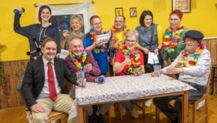 Sie sind schon ein eingespieltes Team: Die Theatergruppe Ferlach und Neuzugang Flora Melbinger ...