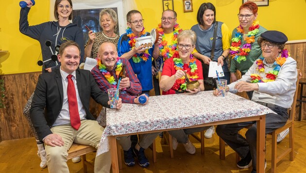 Sie sind schon ein eingespieltes Team: Die Theatergruppe Ferlach und Neuzugang Flora Melbinger ...