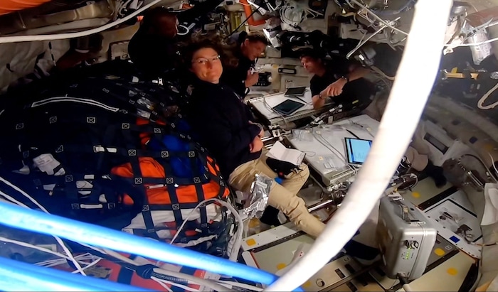 Die vier Astronauten knackten mit ihrer „Orion“-Kapsel den 1970 aufgestellten Rekord der „Apollo ...