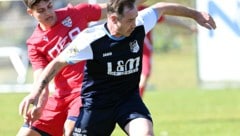 Thomas Pucher (re.) im Zweikampf mit David Streit, jedoch Derby-Sieger gab es keinen.
