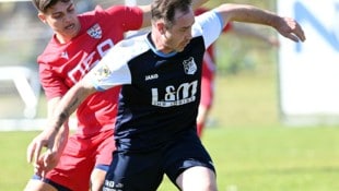 Thomas Pucher (re.) im Zweikampf mit David Streit, jedoch Derby-Sieger gab es keinen.