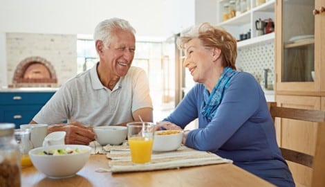 Im Alter ausgewogen essen und auf Proteine achten!