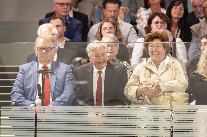 Former governors Peter Ambrozy and Peter Kaiser take their seats in the audience gallery—the ...