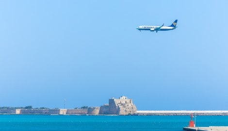 Eine Ryanair-Maschine im Anflug auf den italienischen Flughafen. Dort gibt es kein Kerosin mehr.