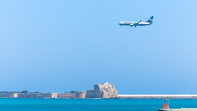 Eine Ryanair-Maschine im Anflug auf den italienischen Flughafen. Dort gibt es kein Kerosin mehr.
