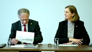 APA/ROLAND SCHLAGER Finanzminister Marterbauer und seine Staatssekretärin Eibinger-Miedl haben harte Wochen vor ...