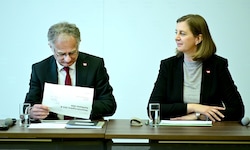 Finanzminister Marterbauer und seine Staatssekretärin Eibinger-Miedl haben harte Wochen vor ...