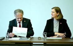 Finanzminister Marterbauer und seine Staatssekretärin Eibinger-Miedl haben harte Wochen vor ...