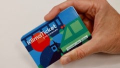 Als Alternative zum Auto werben Verkehrsminister Peter Hanke (SPÖ) und die Grünen für das ...