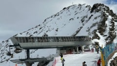 Der Gipfel des Hinteren Wurmkogels – vorne die Bergstation des Sesselliftes.