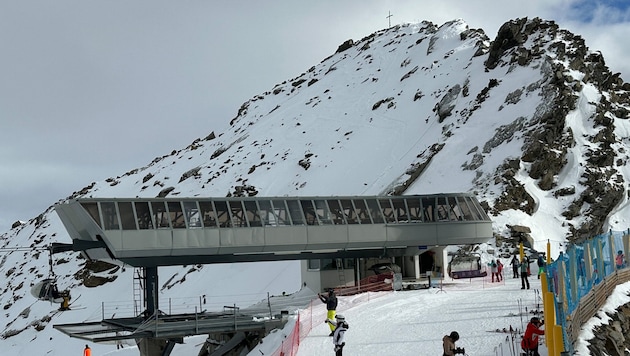 The summit of the Hinterer Wurmkogel – the chairlift’s mountain station in the foreground.