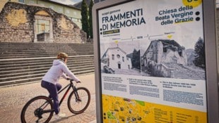 In Gemona radelt man bei der Ruine der alten Kirche vorbei, die beim Erdbeben 1976 vollständig ...
