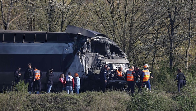 In Frankreich krachte ein TGV in einen Lkw. Bei dem Unfall kam eine Person ums Leben.