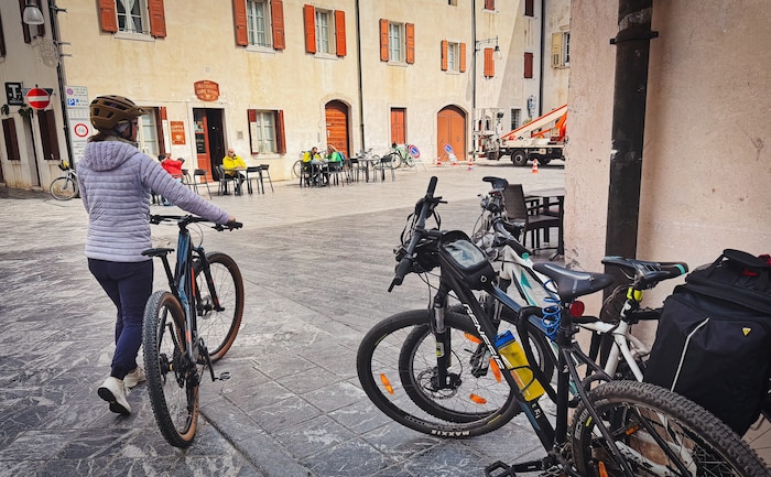 Bereits jetzt im Frühjahr sind viele Radfahrer in Venzone unterwegs.