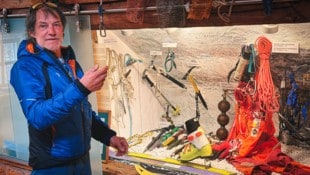 Bergsteiger-Legende Hans Kammerlander in seinem Büro in Sand in Taufers, wo er der „Bergkrone“ ...