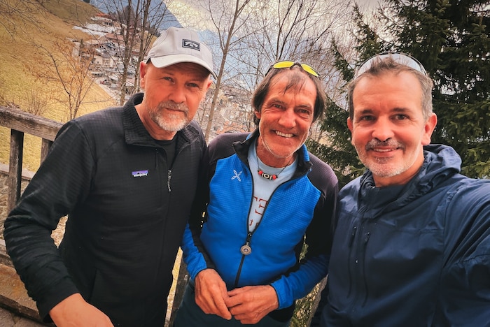 Filmproduzent Gerald Salmina und Bergsteiger-Legende Hans Kammerlander mit Hannes Wallner von ...