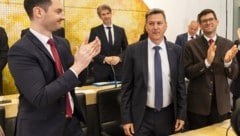 Daniel Fellner (Bildmitte) wurde mit 22 von 34 Stimmen zum Landeshauptmann gewählt.