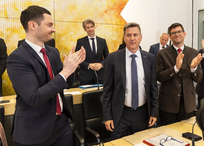 Daniel Fellner (center) was elected governor with 22 out of 34 votes.