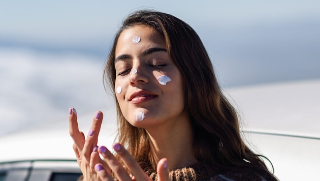 Der Verein für Konsumenteninformation (VKI) hat jetzt zwölf Sonnencremen für das Gesicht ...