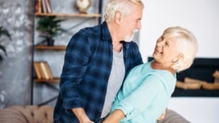 Der Dopaminmangel, der durch den fortschreitenden Verlust von Nervenzellen im Gehirn entsteht, ...