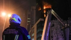 Feuerwehrmann nach einem iranischen Angriff in Bahrain