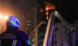 Feuerwehrmann nach einem iranischen Angriff in Bahrain