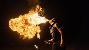 Der Unfall beim Feuerspucken war schwerwiegend. (Symbolbild)