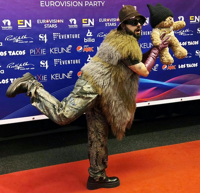 Extravagant: Auch Sänger Akylas, Vertreter von Griechenland, können Besucher live auf dem ...