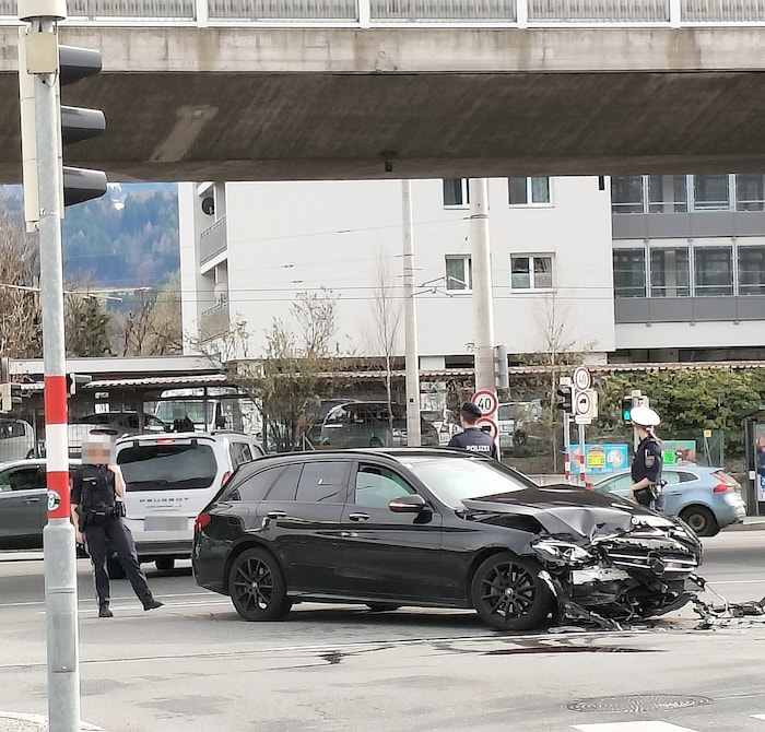 Dieser Unfall an einer Kreuzung der Hallerstraße ging eher glimpflich aus.