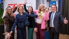 Erfolg: Mikl-Leitner und Ecker mit Jung-Unternehmerinnen Kristina Hentschel,  Katharina ...