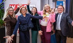 Erfolg: Mikl-Leitner und Ecker mit Jung-Unternehmerinnen Kristina Hentschel,  Katharina ...