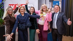Erfolg: Mikl-Leitner und Ecker mit Jung-Unternehmerinnen Kristina Hentschel,  Katharina ...
