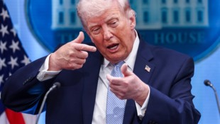 US-Präsident Trump fluchte und schimpfte und kündigte die Zerstörung aller Brücken und ...