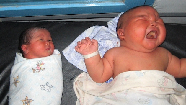 In Indonesien steht derzeit eine Bande vor Gericht, weil sie mit Säuglingen gehandelt haben soll ...