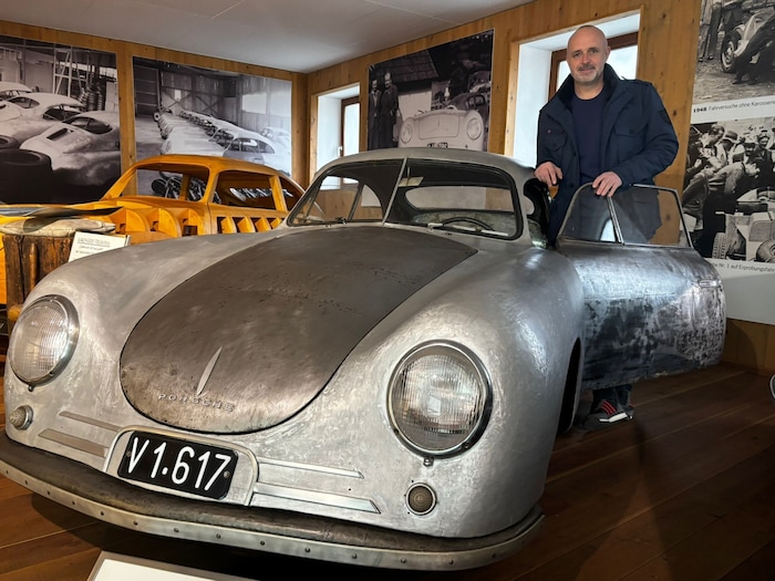 Und auch ein ganz besonderer Oldtimer, der Geschichte erzählt.