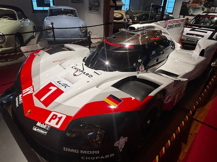 Sportwagen, wie dieser, sind aktuell im Museum zu finden.