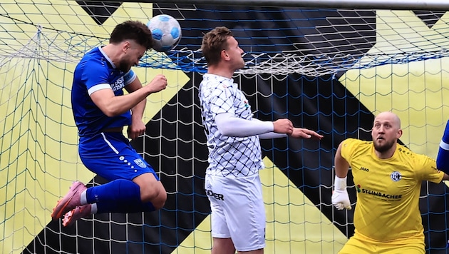 Kirchbergs Kapitän Nebojsa Vukovic (links) behielt beim Führungstreffer den Durchblick.