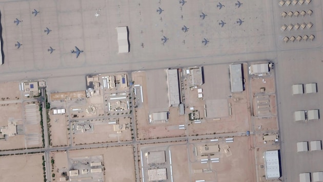 Ein russischer Satellit fotografierte die Prince Sultan Air Base in Saudi-Arabien (Bild), das ...