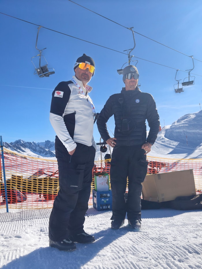 Markus Gutenbrunner, sportlicher Leiter der ÖSV-Skicrosser und Benedikt Erhard vom Skiclub ...