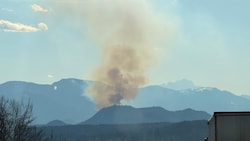 Die Löscharbeiten in Finkenstein gehen heute weiter.