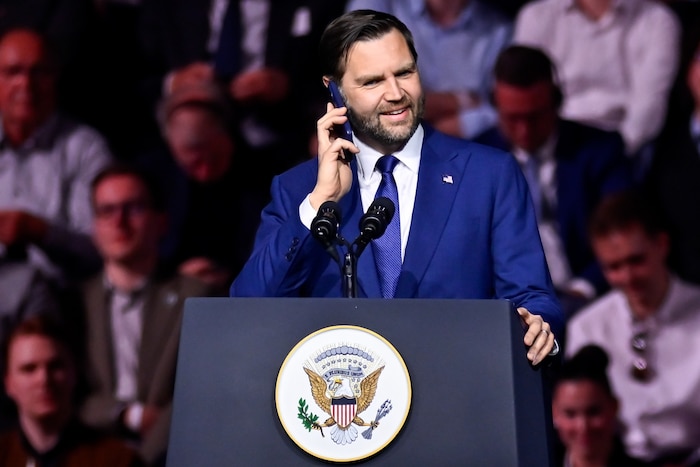 JD Vance am Telefon: „Herr Präsident, Ihnen hören gerade fünftausend ungarische Patrioten zu.“