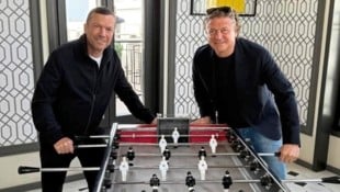 Matthäus mit „Krone“-Sportchef Peter Moizi beim Tischfußball im Madrider „CR7“-Hotel von ...