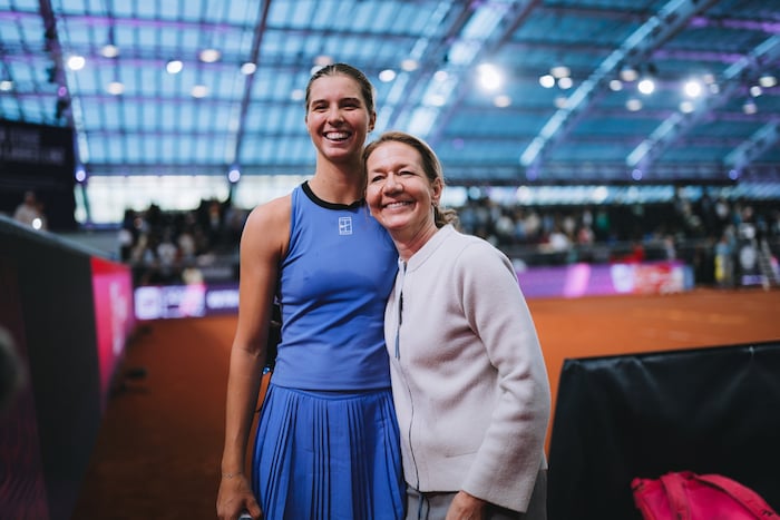 Tagger strahlte mit Turnierdirektorin Sandra Reichel um die Wette.