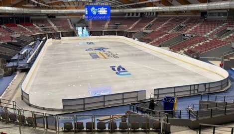 In der Salzburgarena gibt es jetzt eine große Eisfläche.