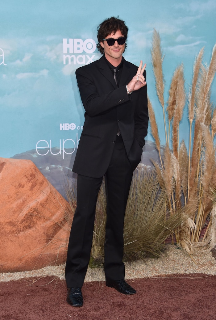 Jacob Elordi, der die Rolle des Nate Jacobs spielt, bei der Premiere der Kultserie