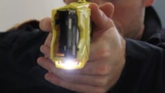 Die Beamten setzten gegenüber dem Mann einen Taser ein.