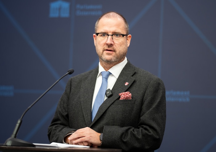 FPÖ-Fraktionsführer Christian Hafenecker ging scharf mit dem Innenminister ins Gericht.