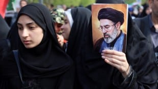 Seit der Bestimmung von Mojtaba Khamenei zum religiösen Führer im Iran ist dieser noch nicht ...