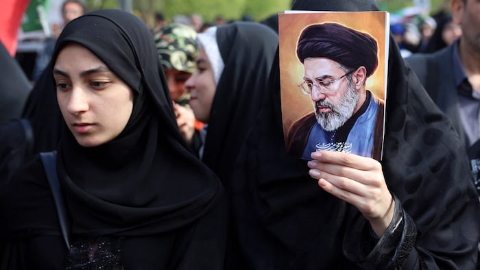 Seit der Bestimmung von Mojtaba Khamenei zum religiösen Führer im Iran ist dieser noch nicht ...