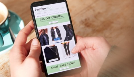 Am häufigsten gehen nach Bestellungen in Onlineshops Bekleidung und Schuhe zurück. Hauptgrund ...